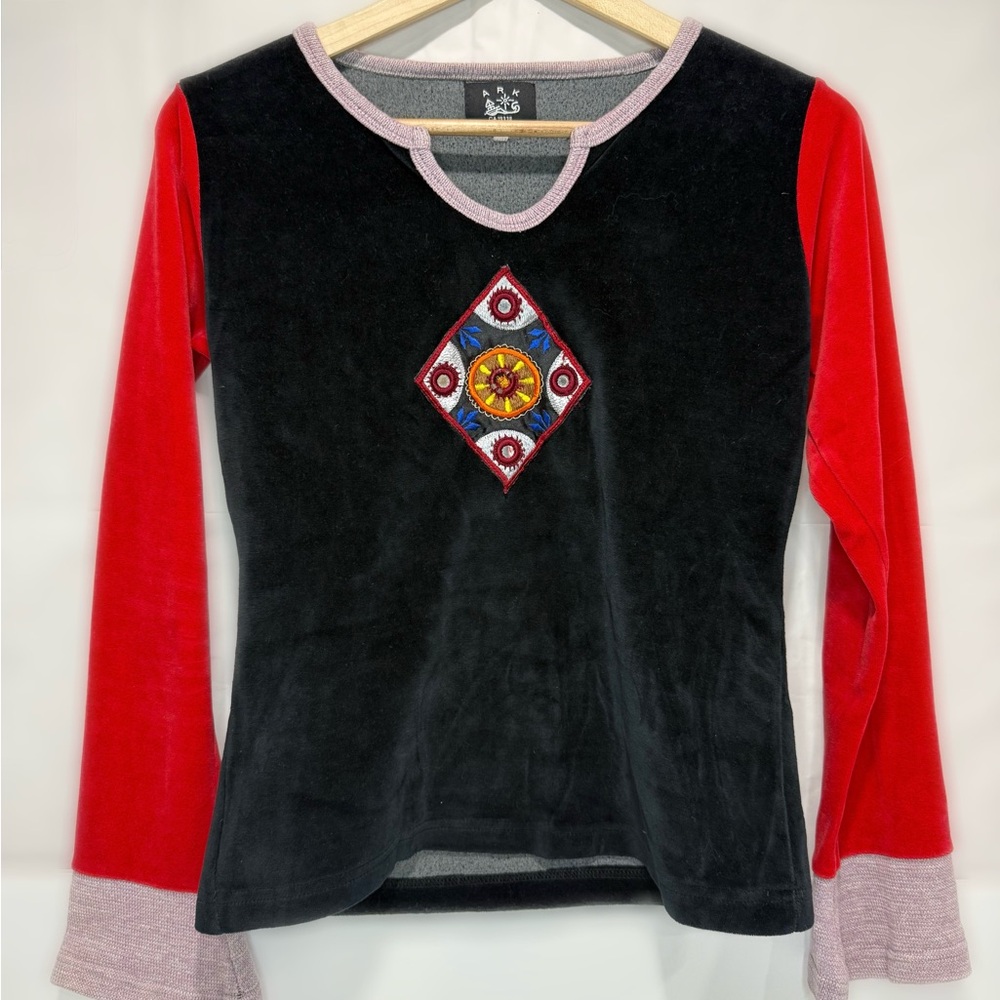 Black & Red 2 ToneLong Sleeve Velvet Top Embroidered Detail & knit sleeve Y2K